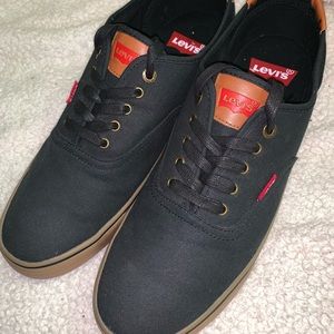 Levi’s sz 12  custom blk&gum canvas uppers